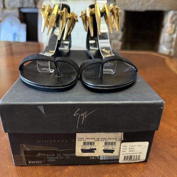 Gorgeous Sawtooth Giuseppe Zanotti Flat Thong Sandals 38.5 EUC - Picture 3 of 8